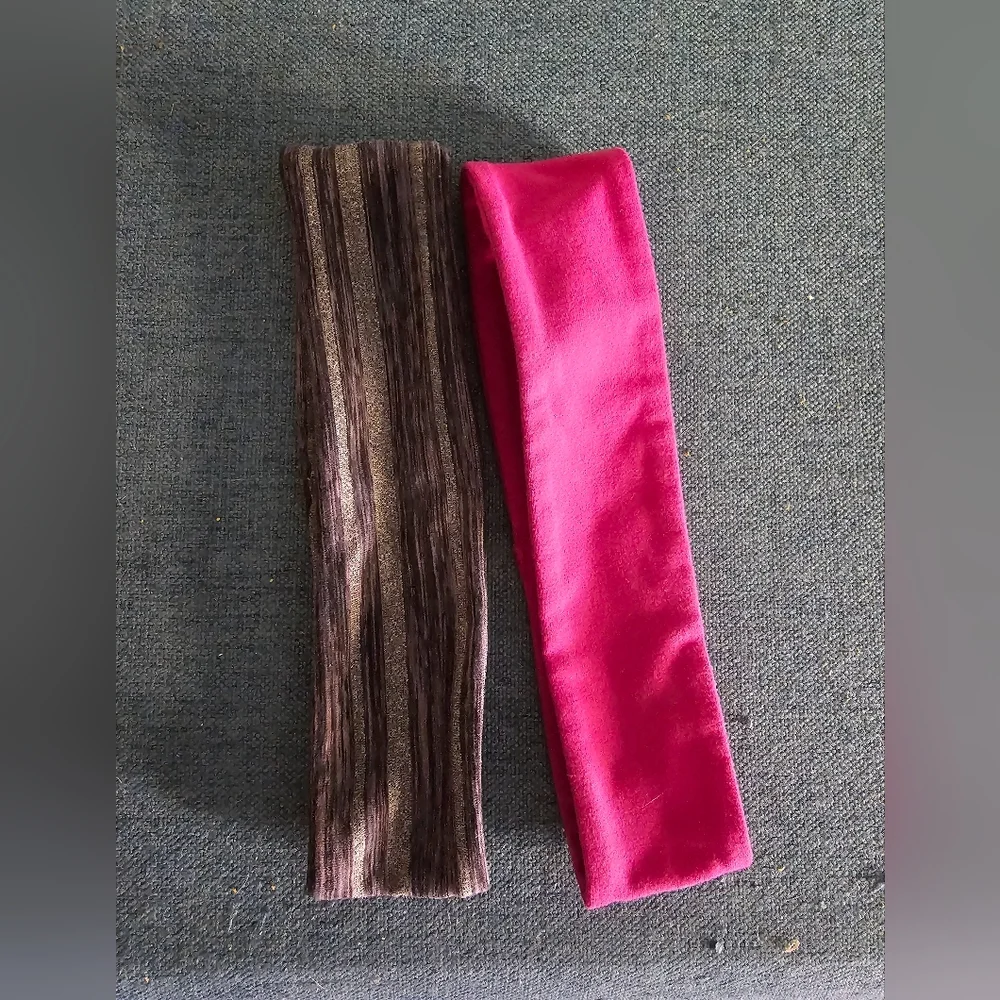 Set‎ of two Lululemon hairbands pink and gray logo on a side
